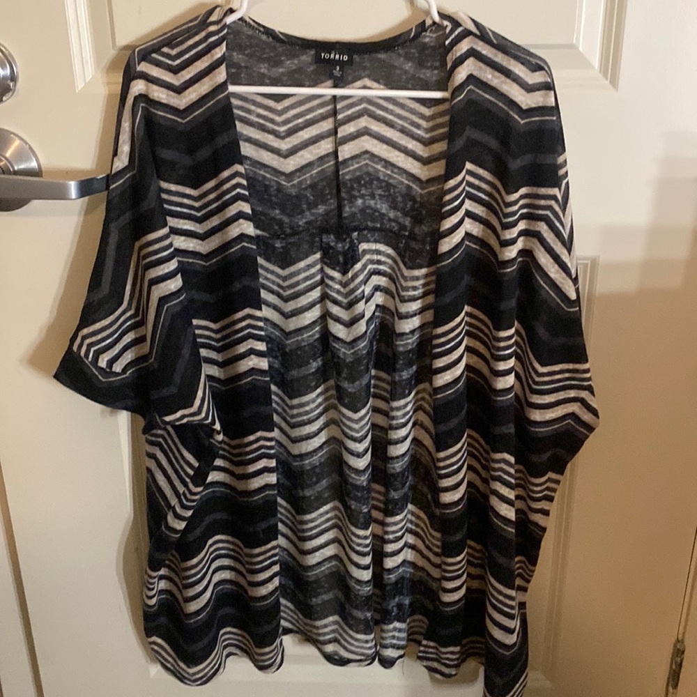 Little  sweater type  shirt for over a shirt